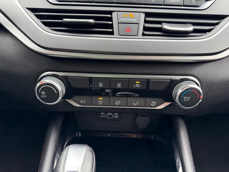 Nissan Altima Vehicle Image 13