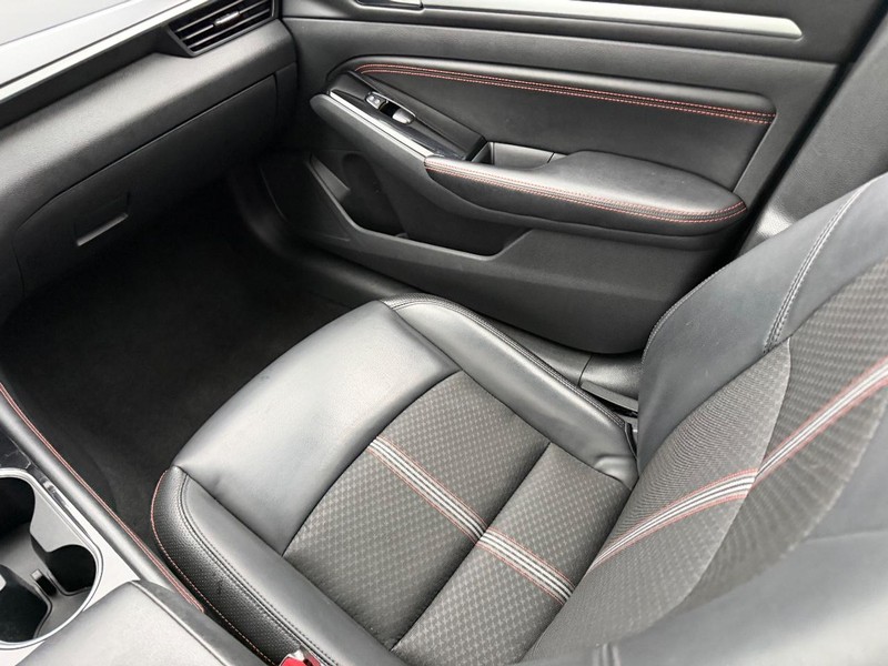 Nissan Altima Vehicle Image 15