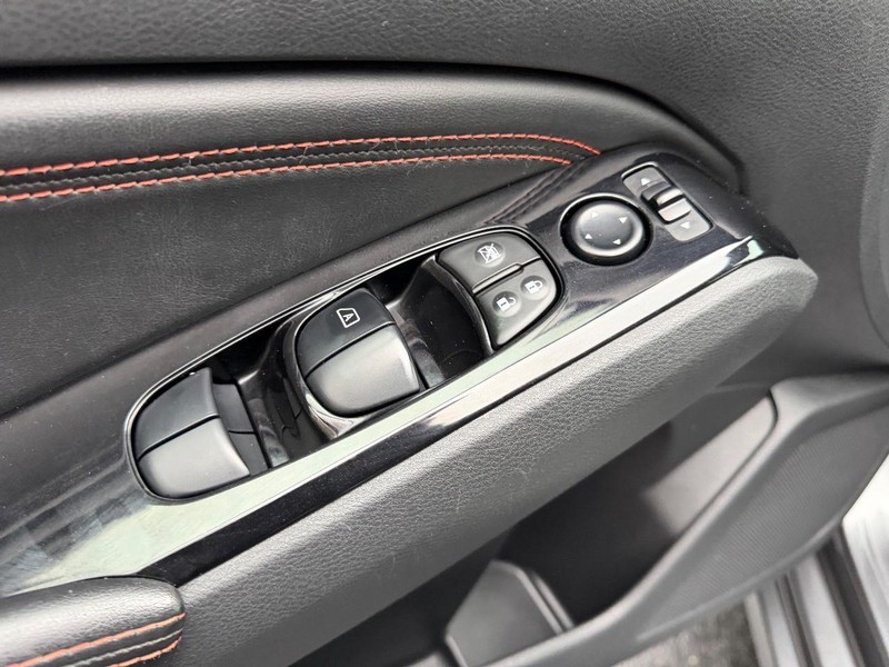 Nissan Altima Vehicle Image 16