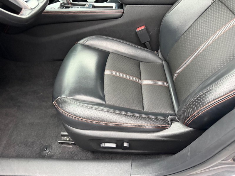 Nissan Altima Vehicle Image 18