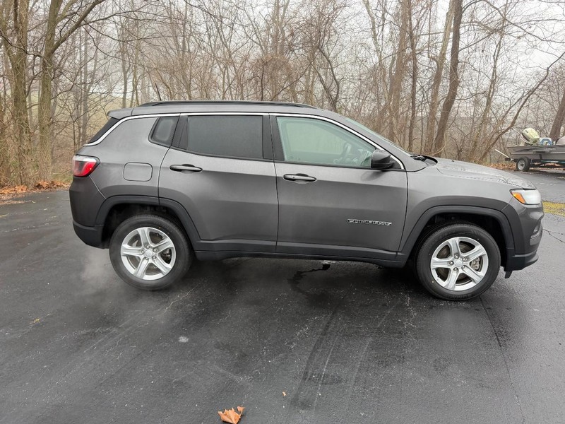 Jeep Compass Vehicle Image 02