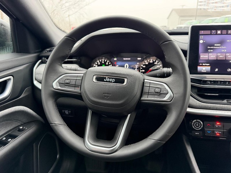 Jeep Compass Vehicle Image 09