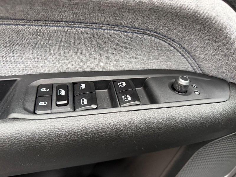 Jeep Compass Vehicle Image 16