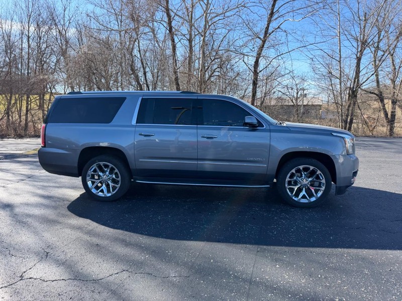 GMC Yukon XL Vehicle Image 02
