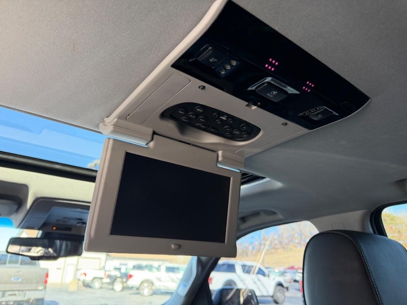 GMC Yukon XL Vehicle Image 10