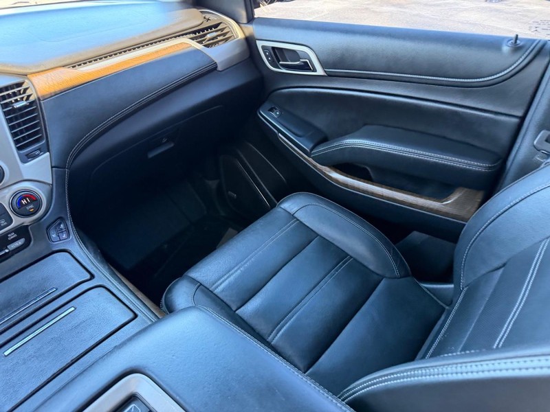 GMC Yukon XL Vehicle Image 19