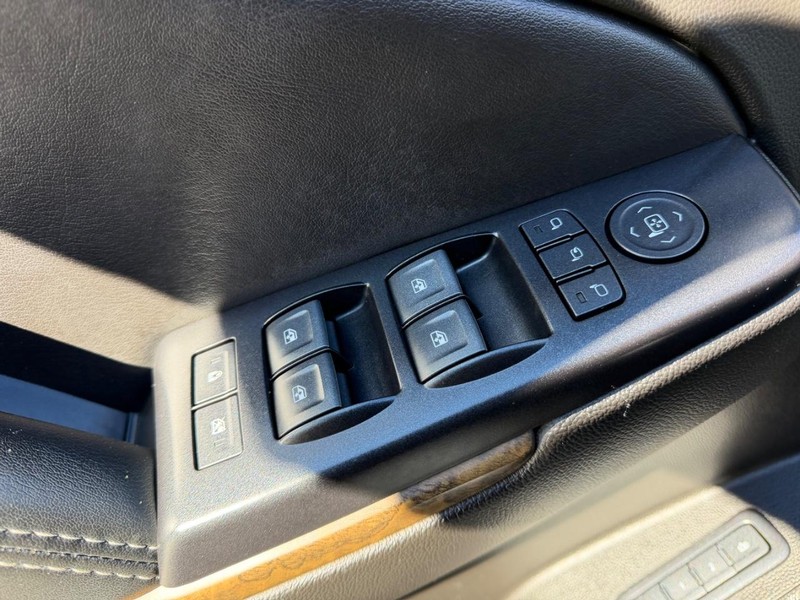 GMC Yukon XL Vehicle Image 20