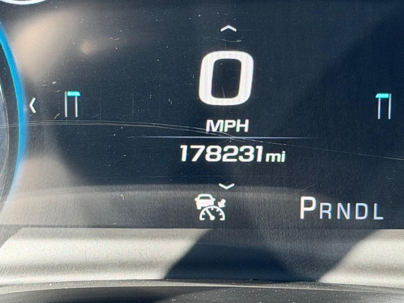 GMC Yukon XL Vehicle Image 23