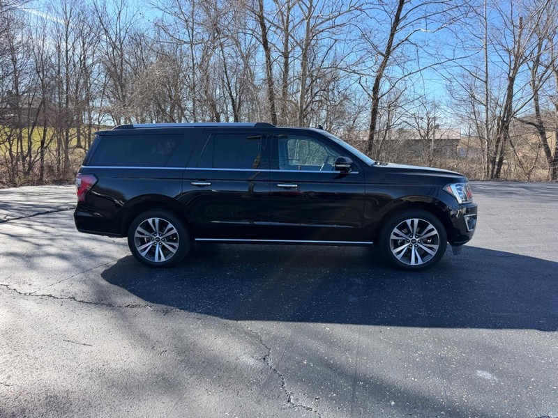 Ford Expedition Max Vehicle Full-screen Gallery Image 02