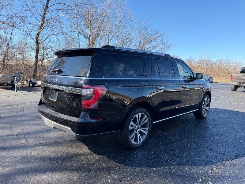 Ford Expedition Max Vehicle Full-screen Gallery Image 03