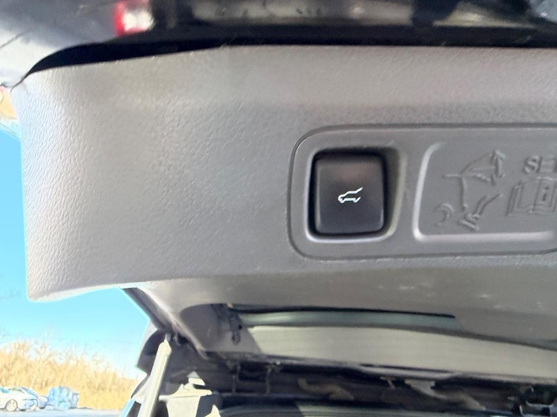 Ford Expedition Max Vehicle Full-screen Gallery Image 06