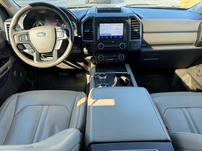 Ford Expedition Max Vehicle Full-screen Gallery Image 12
