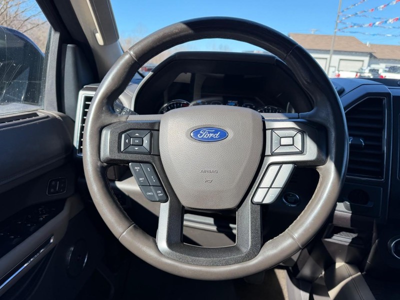 Ford Expedition Max Vehicle Full-screen Gallery Image 13