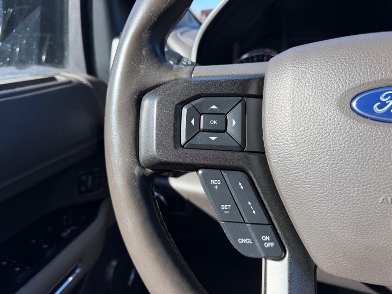 Ford Expedition Max Vehicle Full-screen Gallery Image 14