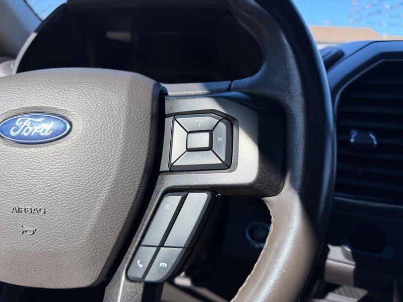 Ford Expedition Max Vehicle Full-screen Gallery Image 15