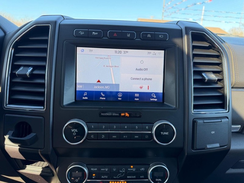 Ford Expedition Max Vehicle Full-screen Gallery Image 16