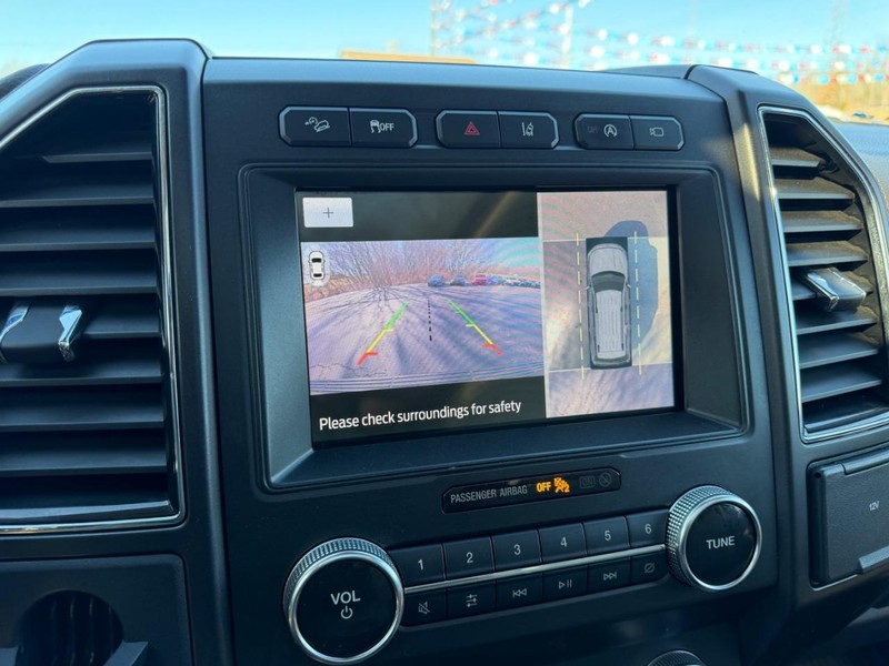 Ford Expedition Max Vehicle Full-screen Gallery Image 24