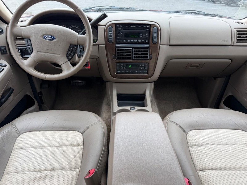 Ford Explorer Vehicle Image 10