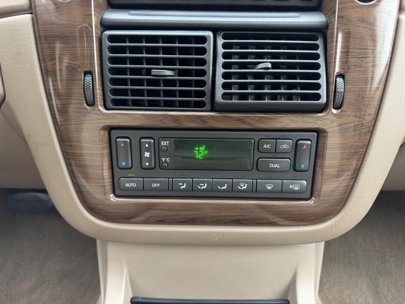 Ford Explorer Vehicle Image 15