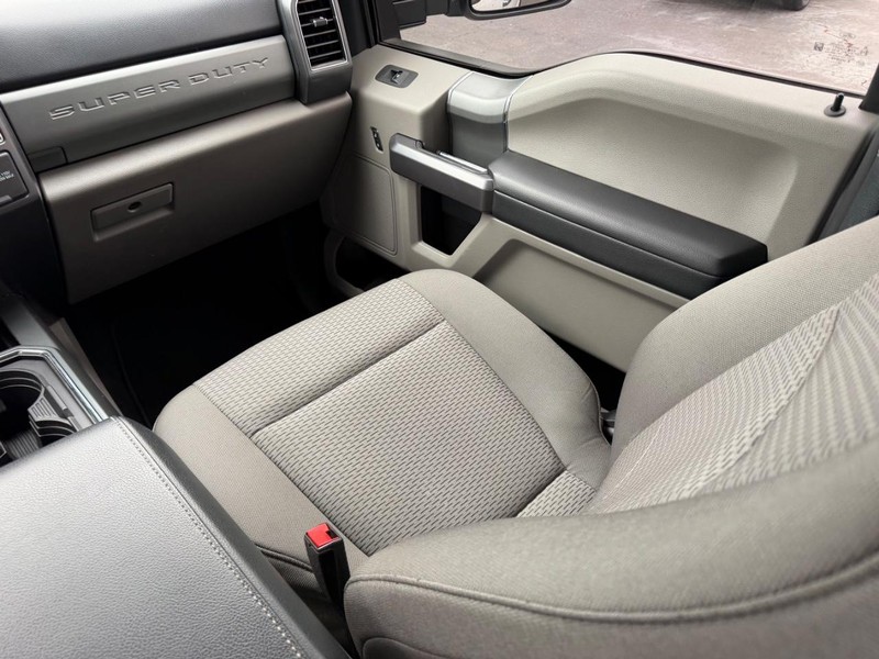 Ford Super Duty F-250 SRW Vehicle Image 14