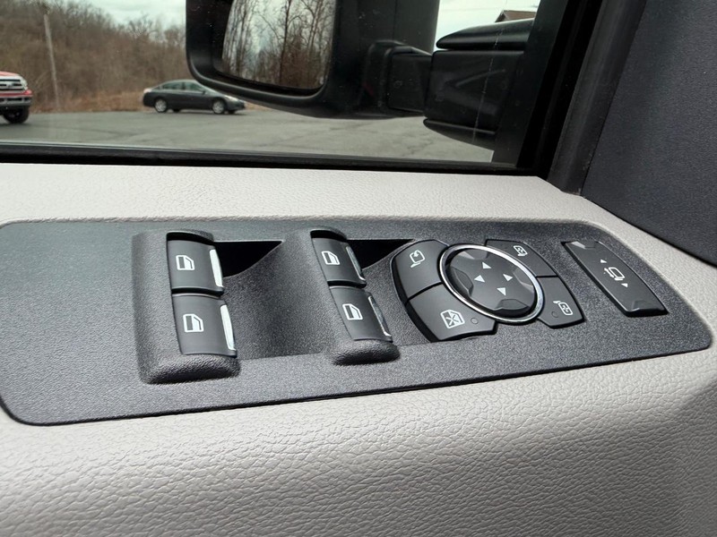 Ford Super Duty F-250 SRW Vehicle Image 15