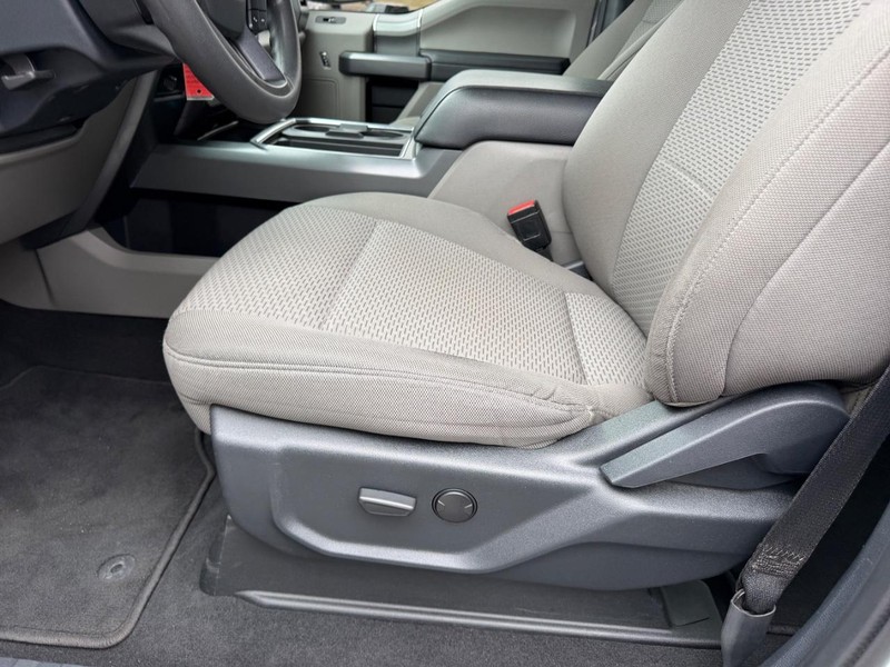 Ford Super Duty F-250 SRW Vehicle Image 16