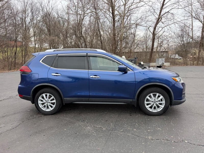 Nissan Rogue Vehicle Image 02