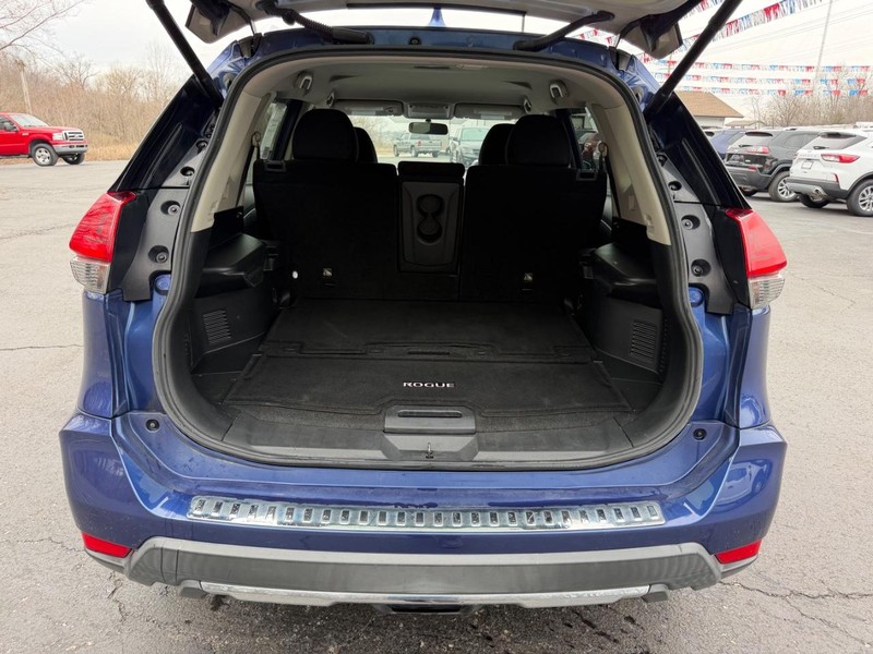 Nissan Rogue Vehicle Image 05