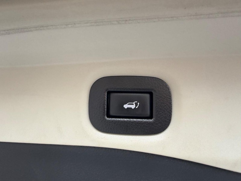 Nissan Rogue Vehicle Image 06