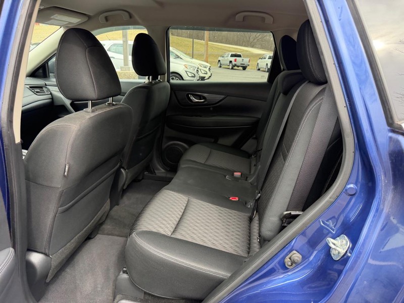 Nissan Rogue Vehicle Image 08