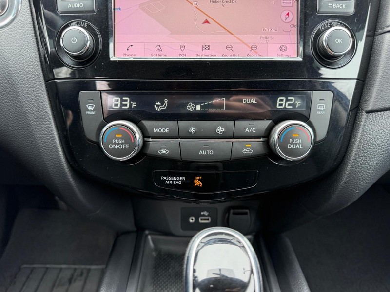 Nissan Rogue Vehicle Image 14