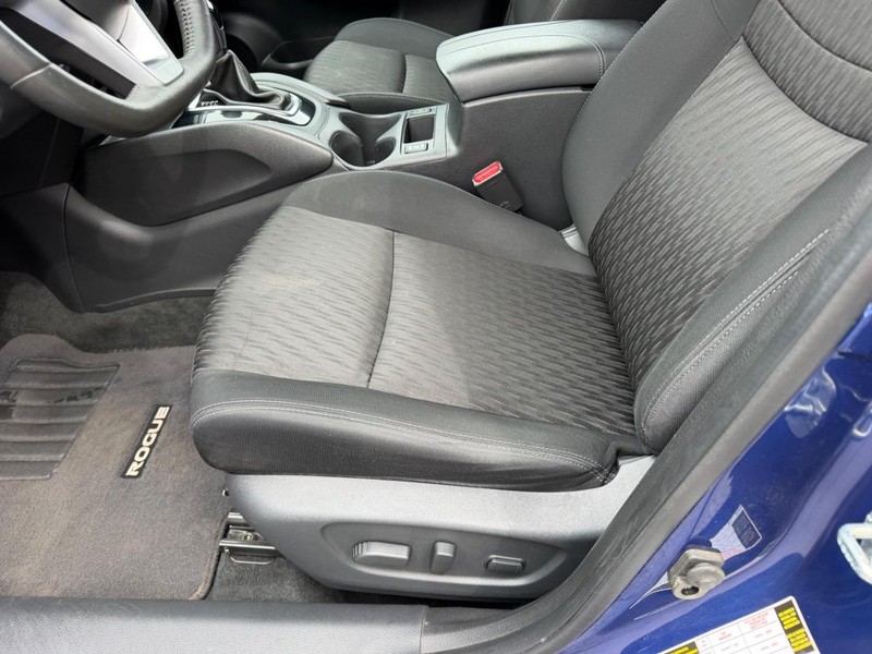 Nissan Rogue Vehicle Image 19