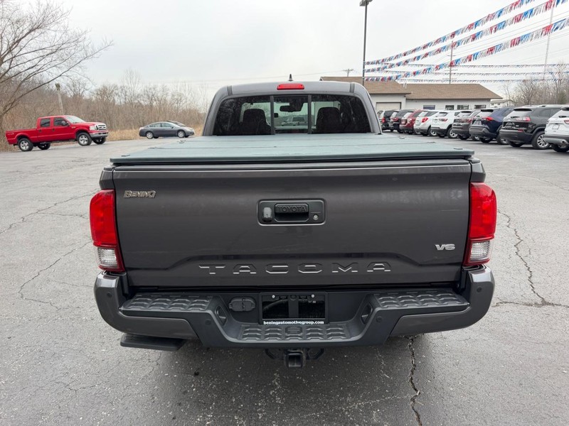 Toyota Tacoma Vehicle Image 04