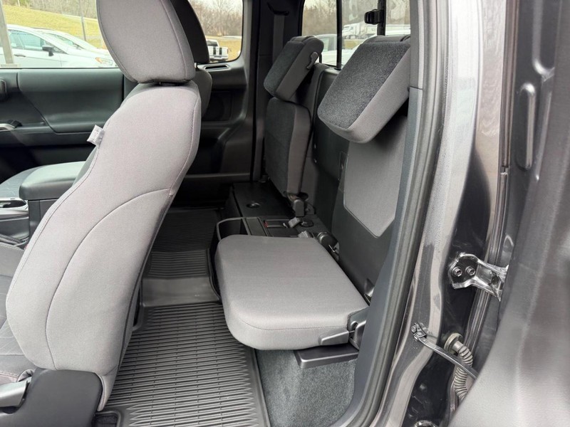 Toyota Tacoma Vehicle Image 07