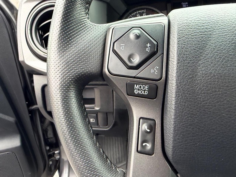 Toyota Tacoma Vehicle Image 10