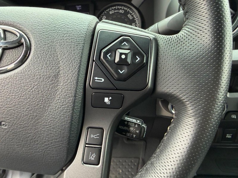 Toyota Tacoma Vehicle Image 11