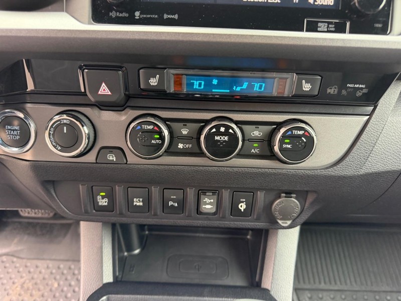 Toyota Tacoma Vehicle Image 13