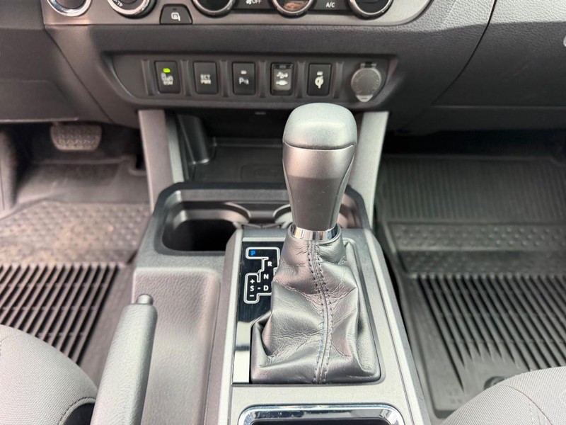 Toyota Tacoma Vehicle Image 14