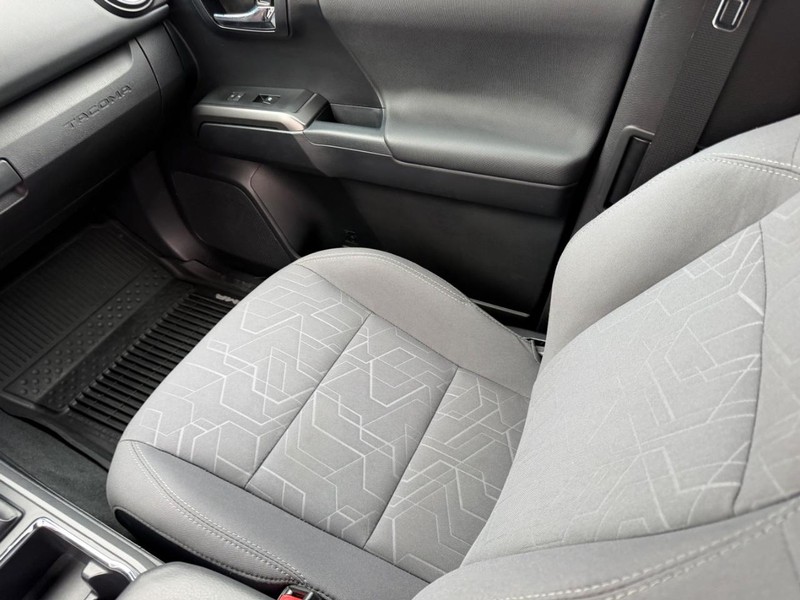 Toyota Tacoma Vehicle Image 15