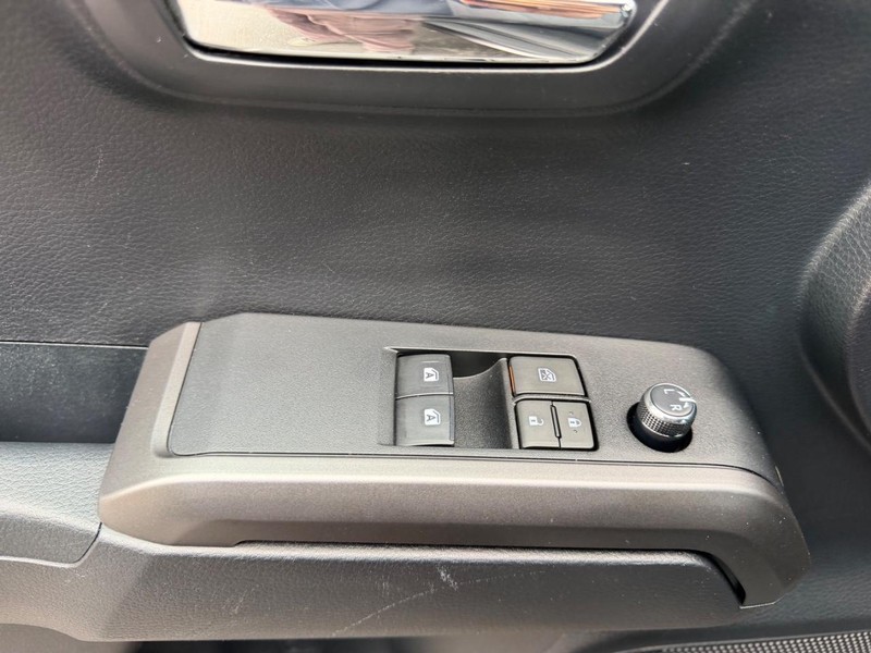 Toyota Tacoma Vehicle Image 16