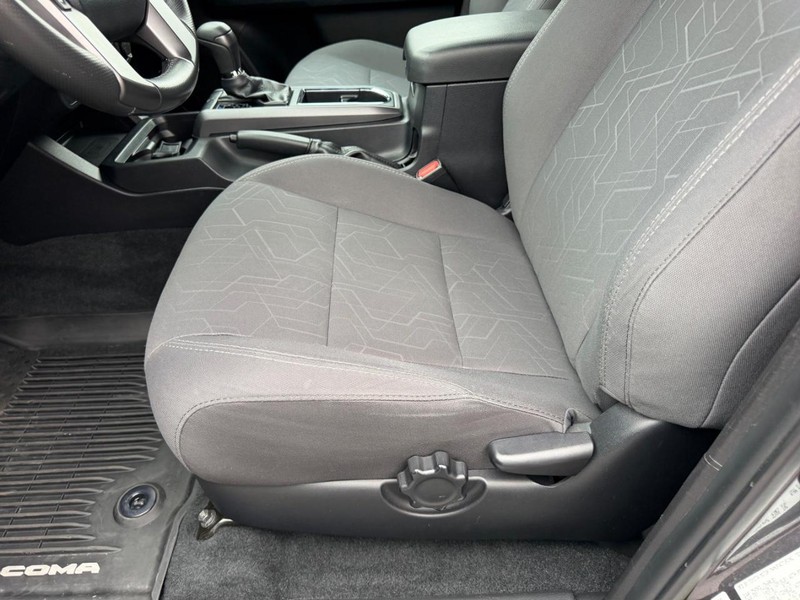 Toyota Tacoma Vehicle Image 17