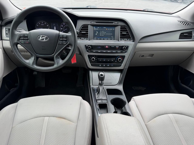 Hyundai Sonata Vehicle Image 08