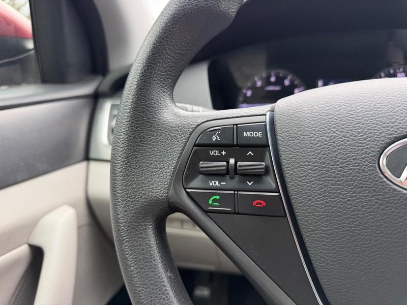 Hyundai Sonata Vehicle Image 10