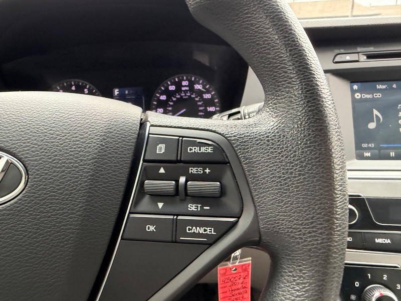 Hyundai Sonata Vehicle Image 11