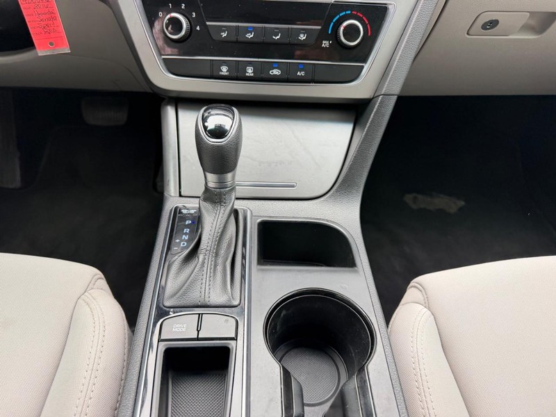 Hyundai Sonata Vehicle Image 14