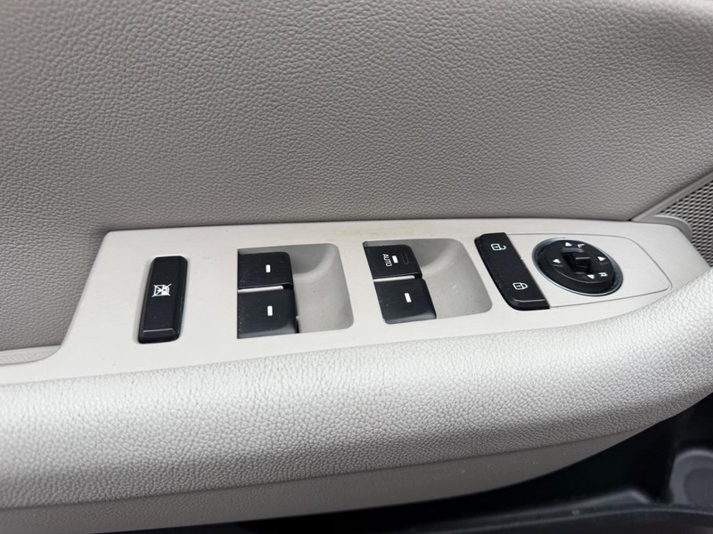 Hyundai Sonata Vehicle Image 16