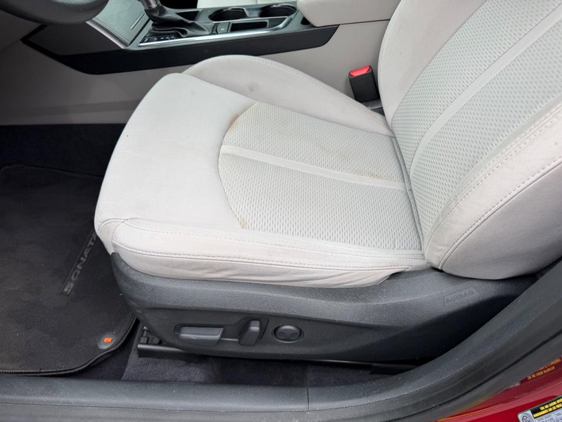 Hyundai Sonata Vehicle Image 17