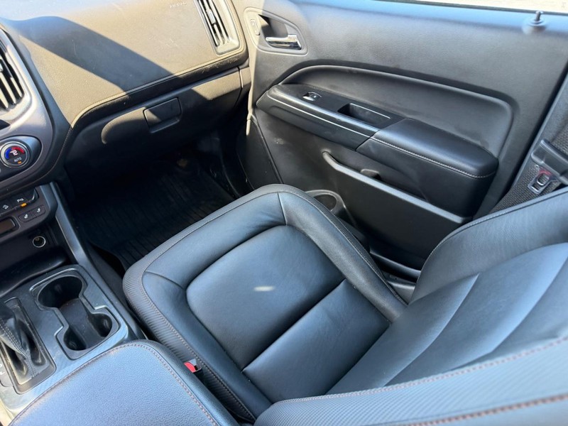 GMC Canyon Vehicle Image 15