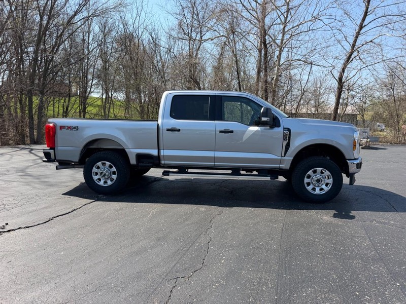 Ford Super Duty F-250 SRW Vehicle Image 02