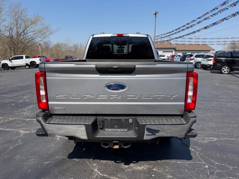 Ford Super Duty F-250 SRW Vehicle Image 04